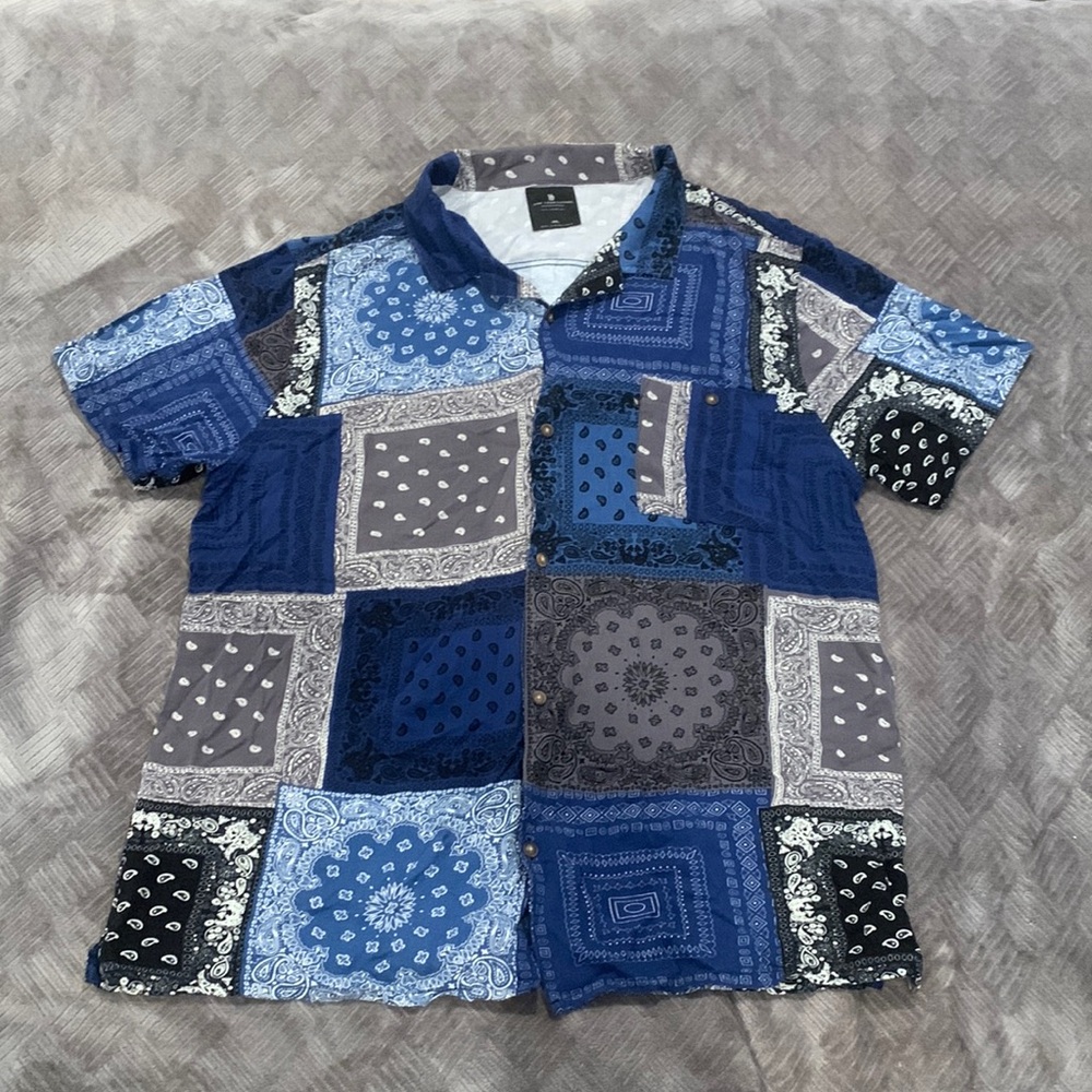 Junk Food Clothing Men’s Paisley button down
